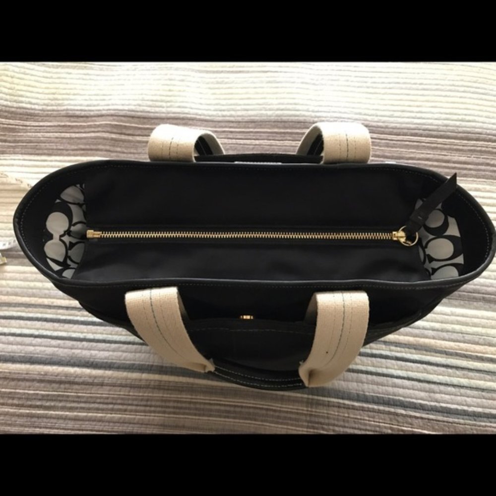 Handbag - Picture 3 of 4